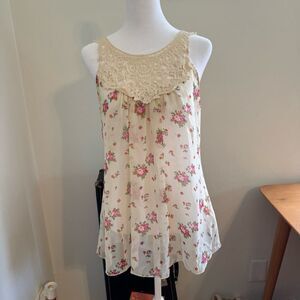 Julie's Closet Cream and Pink Floral Tank Top Size Medium